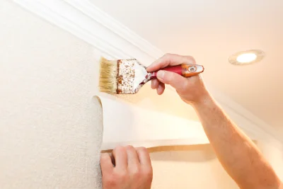 Pose de papier peint à Blanquefort-sur-Briolance — revêtements muraux et toiles de verre